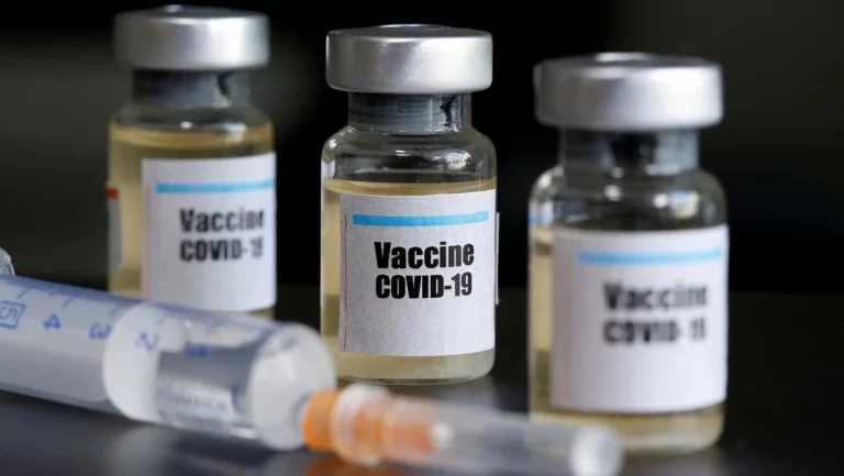 Nuevas vacunas contra Covid-19 pide la academia de Medicina