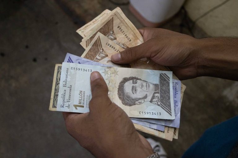 Los depósitos en bolívares crecieron un 44% en la banca nacional