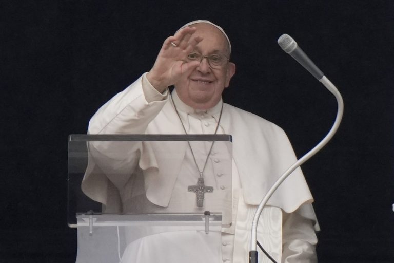 Milei invita al papa Francisco a visitar Argentina