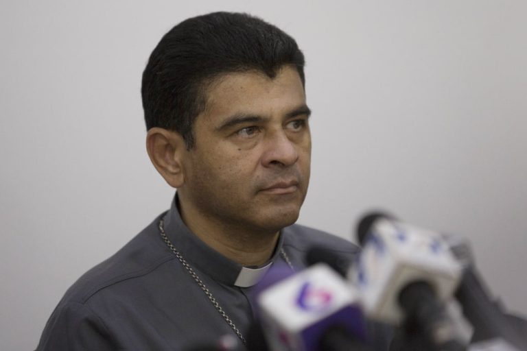 Nicaragua | El Vaticano recibe al obispo Rolando Álvarez y 18 sacerdotes