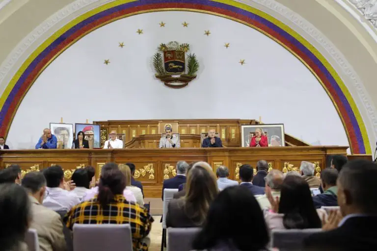 Presidente Nicolás Maduro realizó reunión con diputados
