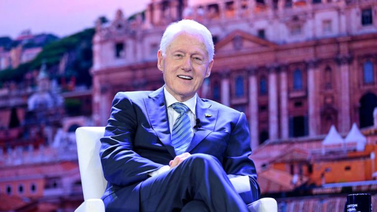 ¿Bill Clinton habría “amenazado” a Vanity Fair por el caso Epstein?
