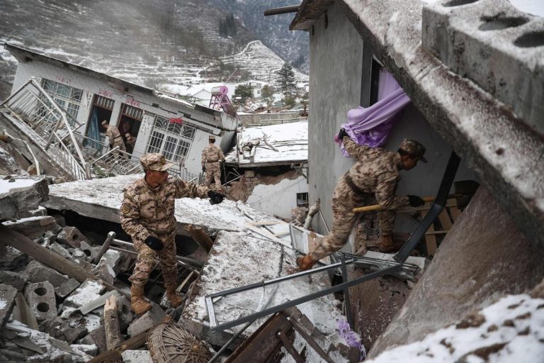 Al menos 3 muertos tras un terremoto de magnitud 7,1 en el noroeste de China