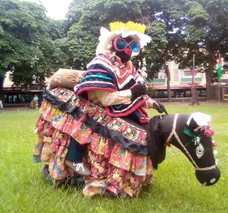 Los Locos de Cumarebo acompañan la llegada de los Día de los Reyes Magos este 6 de enero en el municipio Zamora para alegrar a propios y visitantes.