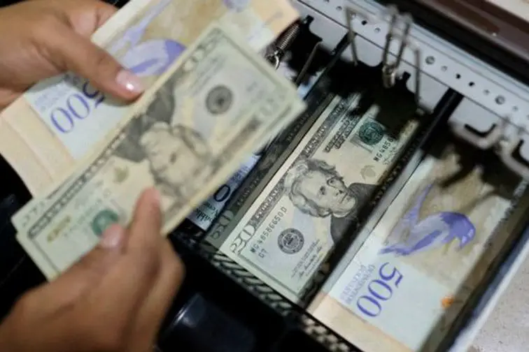 Economía venezolana cayó 0,7% según Asdrúbal Oliveros