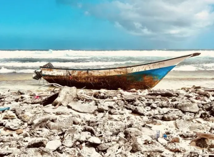 Organismos de seguridad de la isla de Aruba encontraron una embarcación abandonada con combustible, de acuerdo a información suministrada por el medio antillano 24ora.