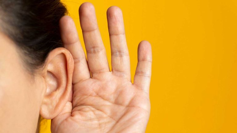 Asocian la pérdida de audición a un mayor riesgo de demencia