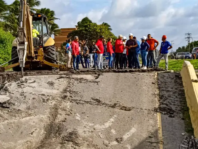 Gobernador de Falcón supervisa trabajos en puente Aragüita