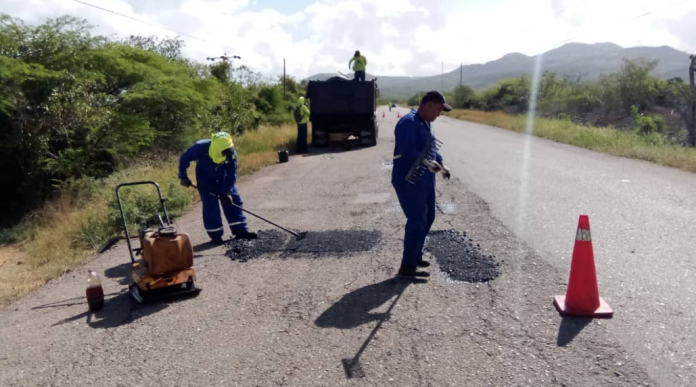 La troncal 003 mantiene cuadrillas de rehabilitación vial en el sector el Caballo, entre el puente Ricoa y Píritu, por parte del Gobierno de Falcón.