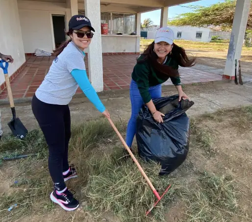 El Voluntariado Social de Corpotulipa ejecutó una una jornada de saneamiento y mantenimiento de los bulevares Norte y Sur, así como a playa de Adícora.