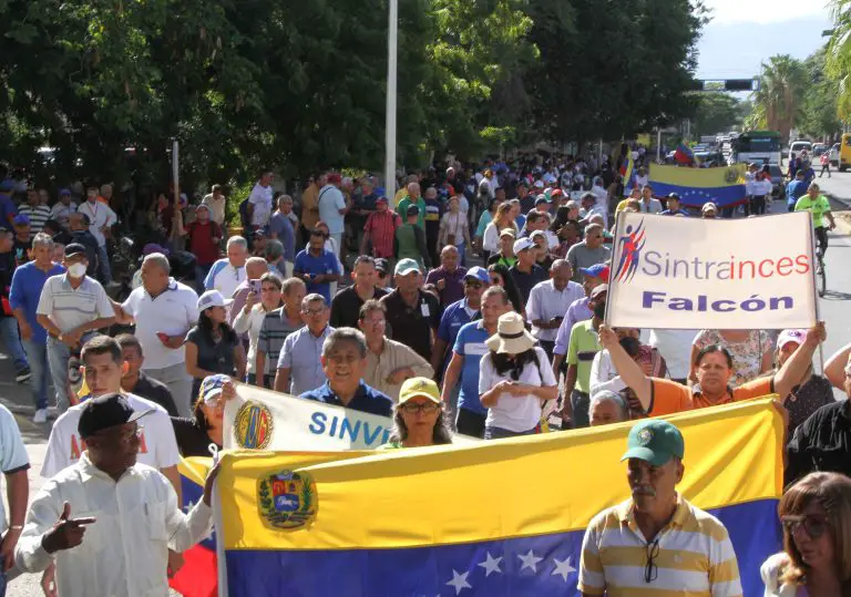 Trabajadores toman las calles para exigir mejoras salariales