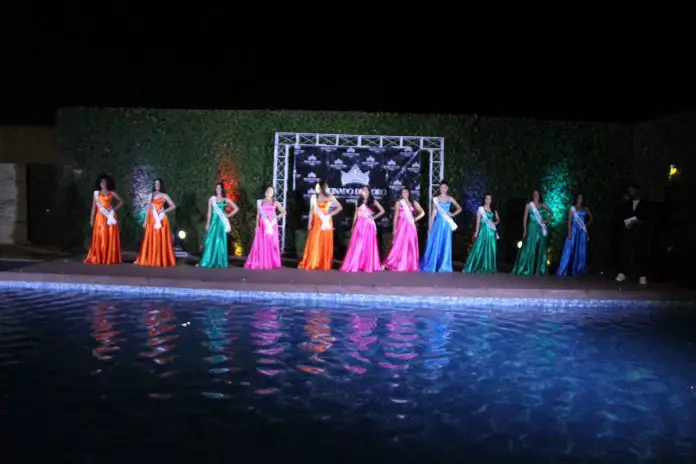 En una noche llena de glamour las 11 candidatas al Reinado de Coro se presentaron a los medios de comunicación para obtener las bandas de Miss Prensa y Miss Fotogénica.