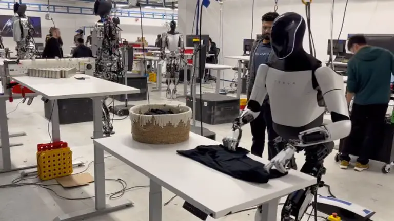 Esta es la nueva función del Robot humanoide de Tesla (VIDEO)