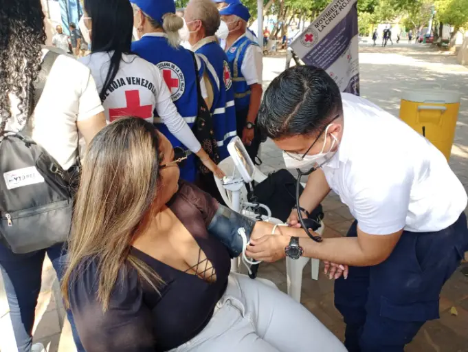 La Cruz Roja Venezolana celebró en Coro su 129 aniversario con jornada de toma de presión arterial gratuita en el paseo la Alameda