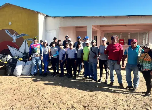 El Voluntariado Social de Corpotulipa ejecutó una una jornada de saneamiento y mantenimiento de los bulevares Norte y Sur, así como a playa de Adícora.