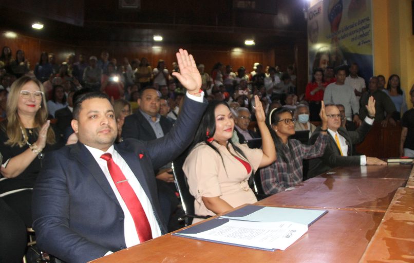 La juventud se alzó en el Consejo Legislativo del estado Falcón para el periodo anual 2024-2025 en el que Claudio Thielen es el presidente y María Salazar la vicepresidenta.