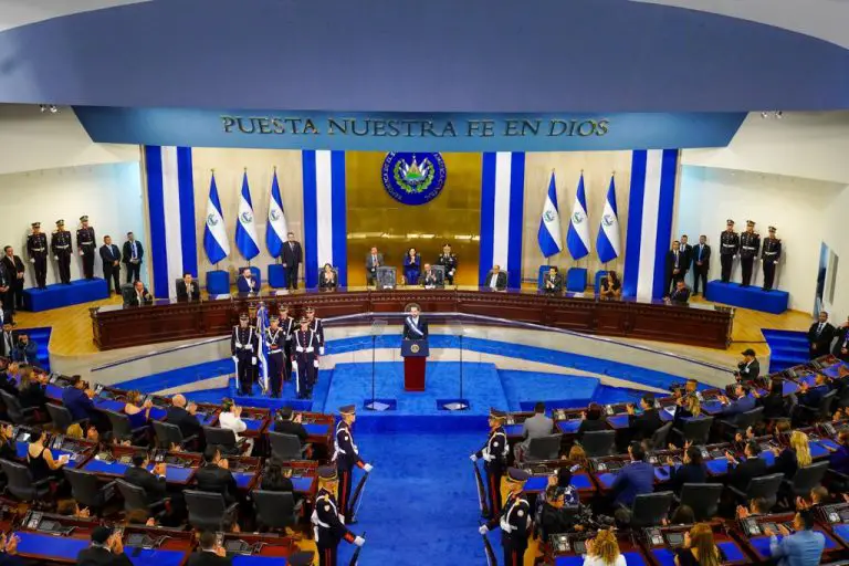 Nayib Bukele obtiene mayoría en el Congreso de El Salvador