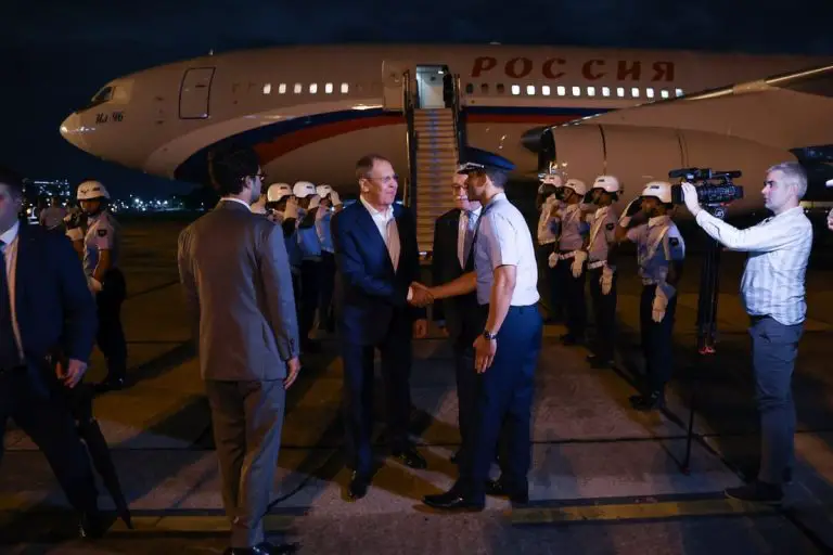 Serguéi Lavrov llega a Río de Janeiro para reunión del G20