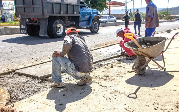 El alcalde, Henry Hernández, indicó que está en ejecución la primera de las seis etapas establecidas para la modernización de la Avenida Manaure de Coro.