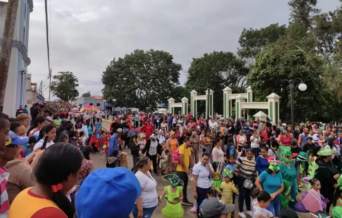 Este viernes, la población de Churuguara disfrutó del desfile de 17 escuelas como parte de los Carnavales Pedagógicos 2024.