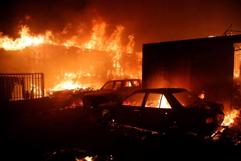 Aumentan a 112 los fallecidos en los devastadores incendios en Chile