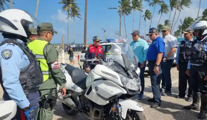 El gobernador, Víctor Clark, hizo un recorrido por el corredor vial de Boca de Aroa Tucacas, municipio José Laurencio Silva, para supervisar el operativo de Carnaval.