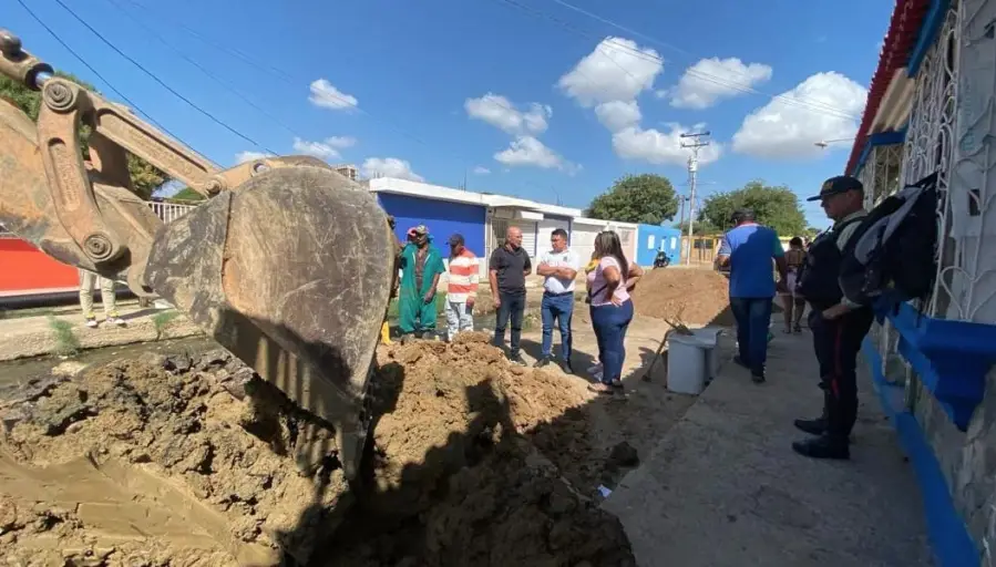 La Alcaldía del municipio Miranda, a través del plan Miranda Sin Bote, sustituyó un colector de 20 metros en el parcelamiento Cruz Verde, al oeste de Coro.