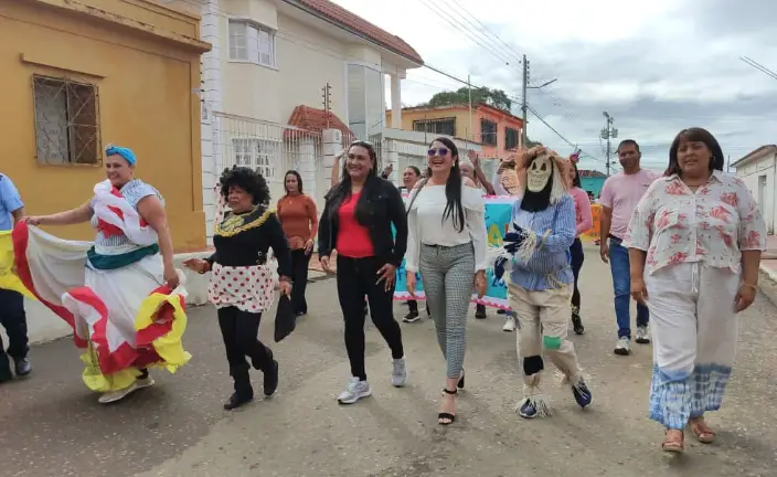 Este viernes, la población de Churuguara disfrutó del desfile de 17 escuelas como parte de los Carnavales Pedagógicos 2024.