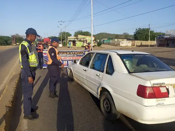 La Policía Nacional Bolivariana se mantiene está en diferentes Puntos de Atención al Ciudadano ubicados en las carreteras nacionales Falcón-Zulia y Morón-Coro.