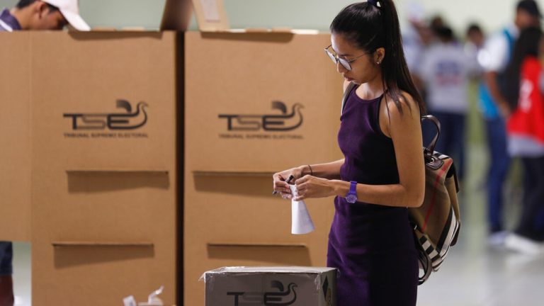 Más de 5 millones de salvadoreños acuden a las urnas para elegir a su Presidente
