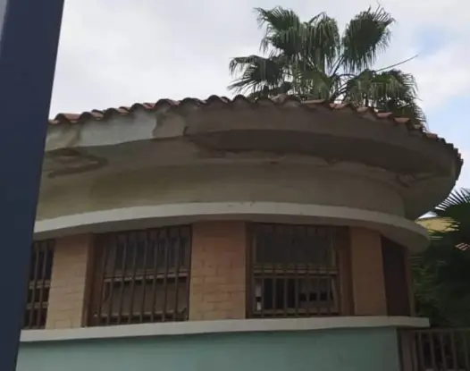 La Cuadrilla Patrimonial "Jesús Chucho Coello" hizo la reparación de cornisas y pantalla en el techo de la Escuela Nacional Juan Crisóstomo Falcón.