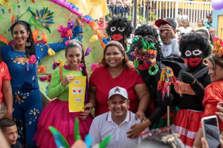 En medio de un ambiente cargado de mucho colorido, la alegría del Carnaval 2024 se hizo sentir en el municipio Píritu con un popular desfile.