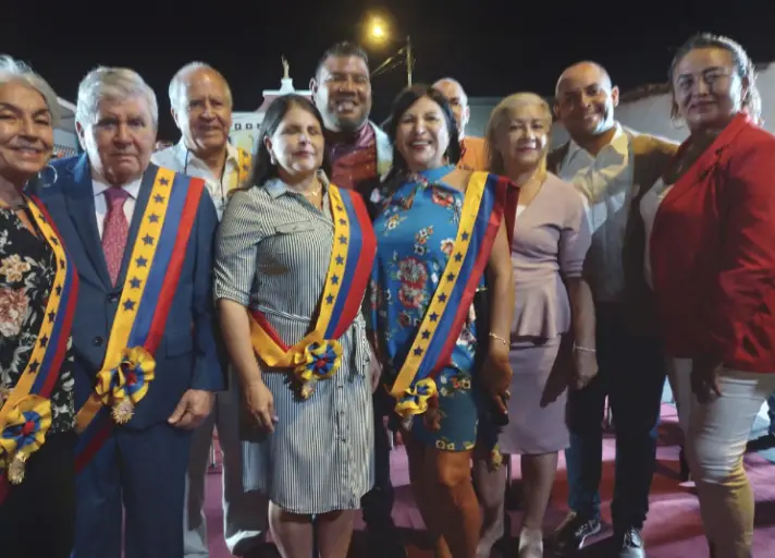 Entrada la noche de este 20 de Febrero el Concejo del municipio Miranda otorgó la orden "Tirso Salaverría" en su única clase a seis familiares del General.