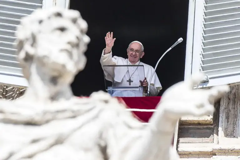Escándalo por rezos de sacerdotes para que el Papa “pueda ir al cielo cuanto antes”