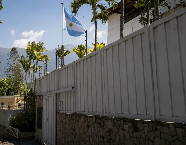 Confirmado | Miembros de Vente Venezuela en embajada argentina