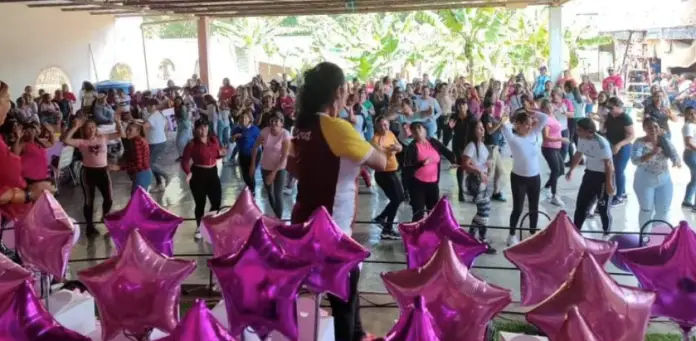 Las mujeres de Churuguara celebraron su día con la atención especial del programa 