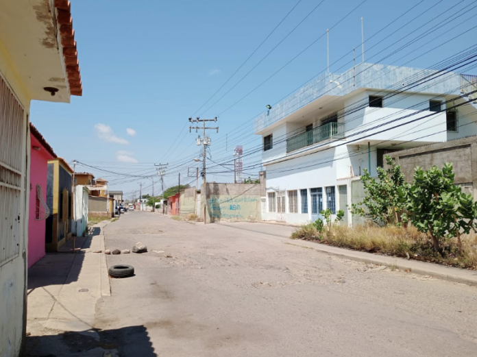 Los habitantes de la calle Garcés de Coro claman porque coloquen asfalto en las troneras que adornan sus vías de acceso.