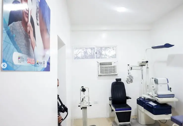 El gobernador, Víctor Clark, entregó la primera etapa de la clínica popular Pedro Iturbe, el centro oftalmológico regional "José Alberto Mendoza Ovalles".