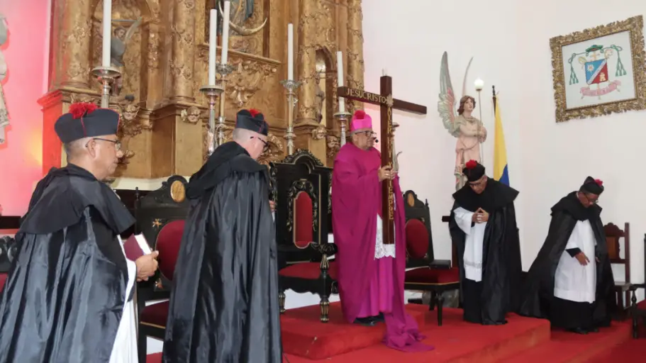 Aunque la Arquidiócesis de Coro con Monseñor Roberto Lücker, la realizó como una tradición, la Ceremonia de la "Seña" es retomada por Monseñor Víctor Basabe.
