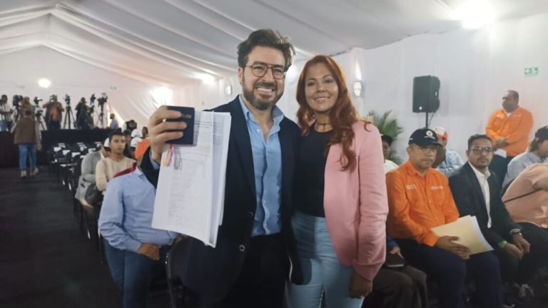 Daniel Ceballos oficializó su candidatura ante el CNE