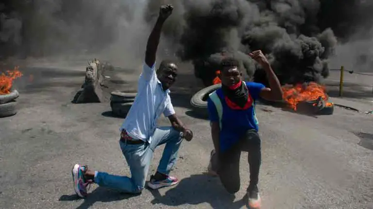La tensión vuelve a Haití con ataques, saqueos e incendios