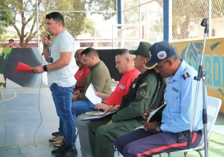 El jefe político del municipio Miranda, Henry Hernández, lleva a cabo una serie de asambleas para la conformación y activación de las Unidades Populares para la Paz (UPPAZ).
