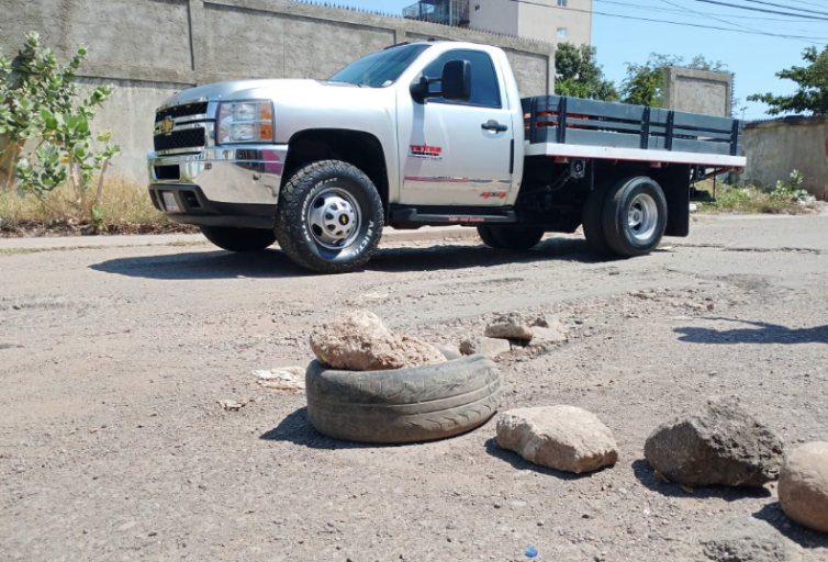 Los habitantes de la calle Garcés de Coro claman porque coloquen asfalto en las troneras que adornan sus vías de acceso.