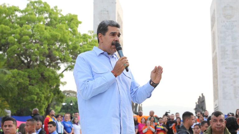 Maduro advierte sobre planes de “guarimbas” de la oposición