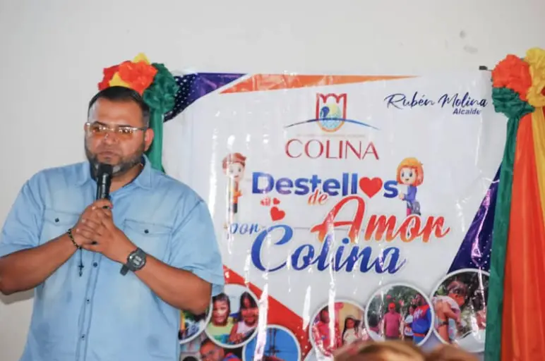La alcaldía, a través del programa social "Destellos de Amor por Colina", realizó la décima jornada de año en la Antigua Aduana.