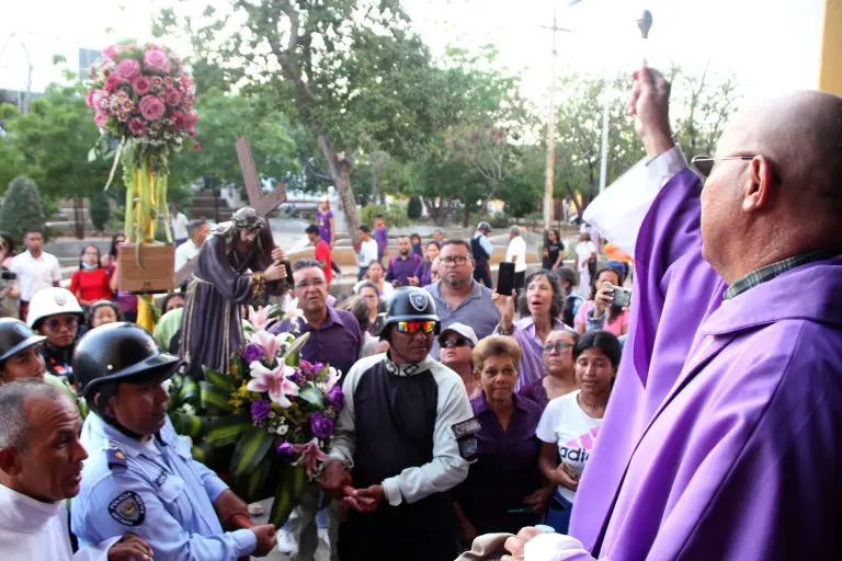 La Arquidiócesis de Coro realizó en todas sus parroquias la procesión del Santo Nazareno para que los habitantes vivieran con fervor la pasión de Cristo.