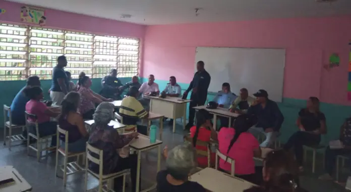 A fin de atender la solicitud de las comunidades, la Secretaría de Seguridad Ciudadana del municipio lideró una asamblea con el sector Los Claritos.