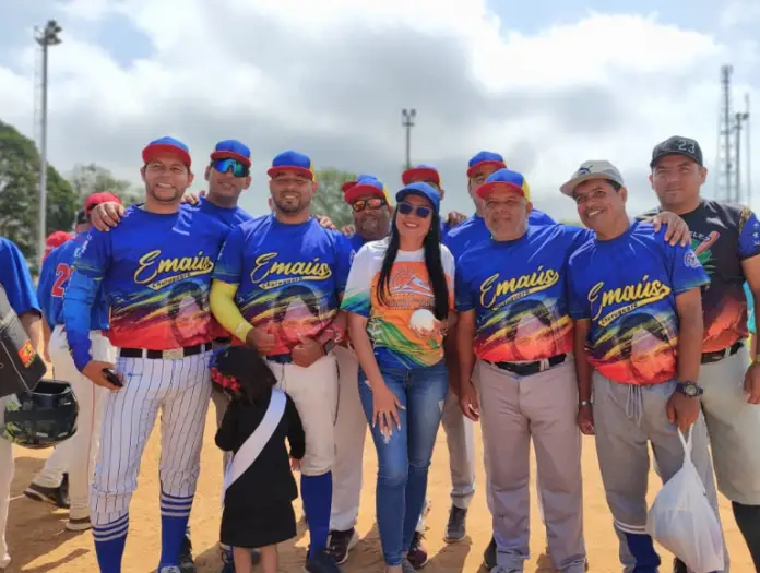 Este fin de semana en Churuguara, municipio Federación, inauguraron los juegos de softbol interinstitucionales.