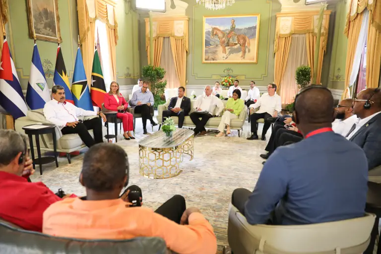 Presidente Maduro realiza encuentro con líderes del Alba