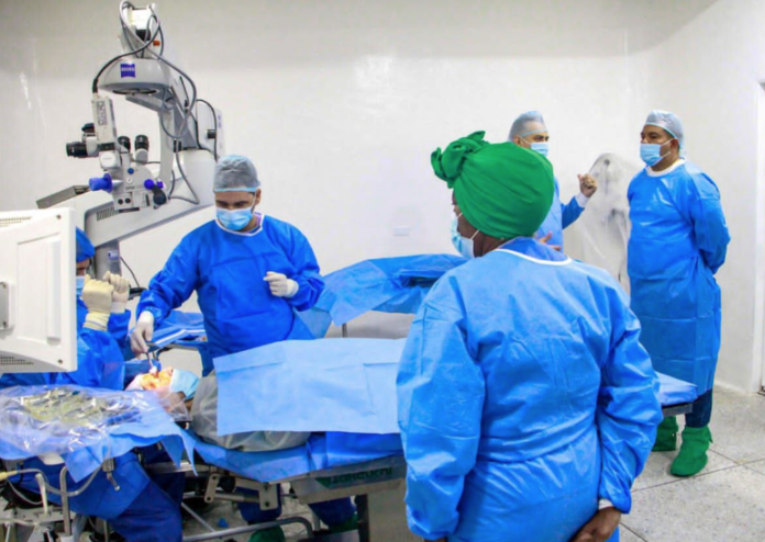 El Centro Oftalmológico Regional estrenó sus dos quirófanos con la operación de Cataratas a 10 falconianos para mejorar su visión.